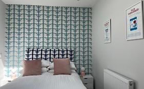 Redwing- Free Parking- Grade II Listed- Ground Floor Two Bedrooms Apartment